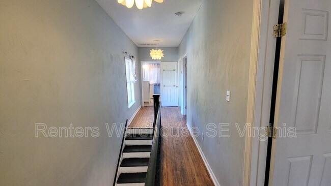 Building Photo - 1026 25th St