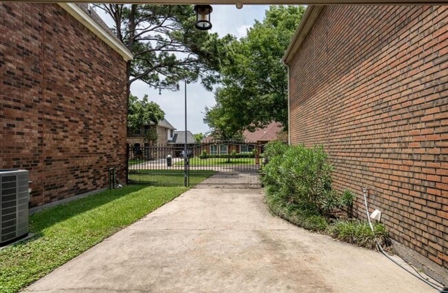 Building Photo - 14207 Vista Mar Ln