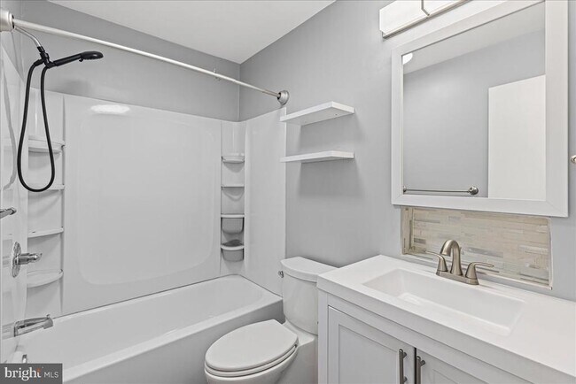 Building Photo - 148 Chelsea Cir