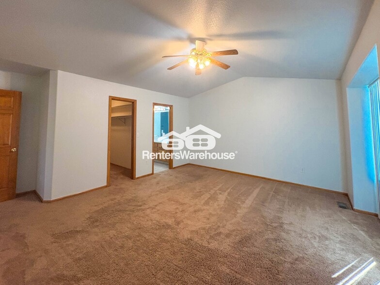 Building Photo - 4392 Deephaven Ct