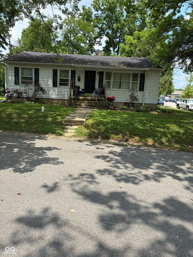 Building Photo - 210 W Sycamore St