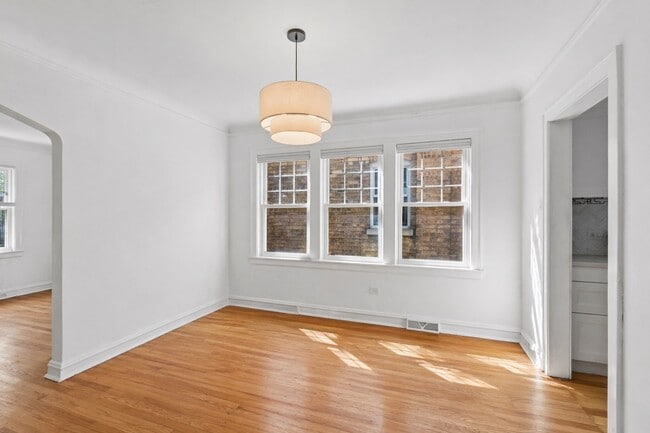 Building Photo - 5266 N La Crosse Ave