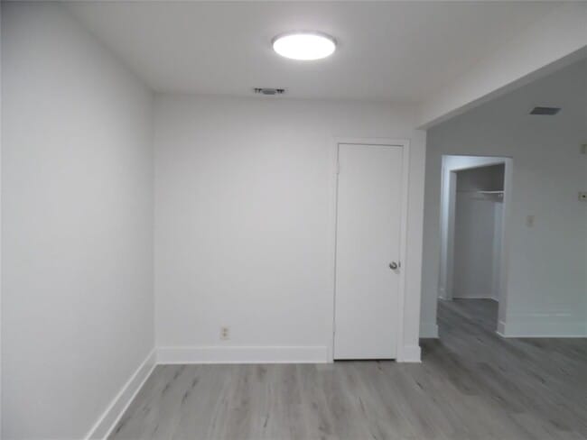 Building Photo - 7400 Dixie Dr