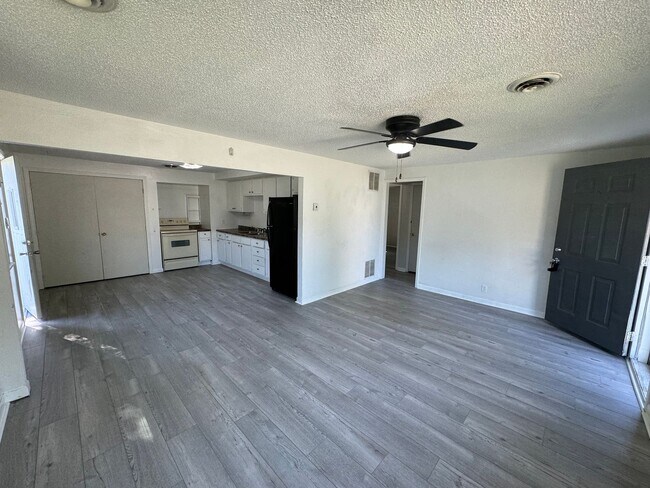 2 bed, 1 bath Home in Elkhart IN ACCEPTI... - 2 bed, 1 bath Home in Elkhart IN   ACCEPTI...