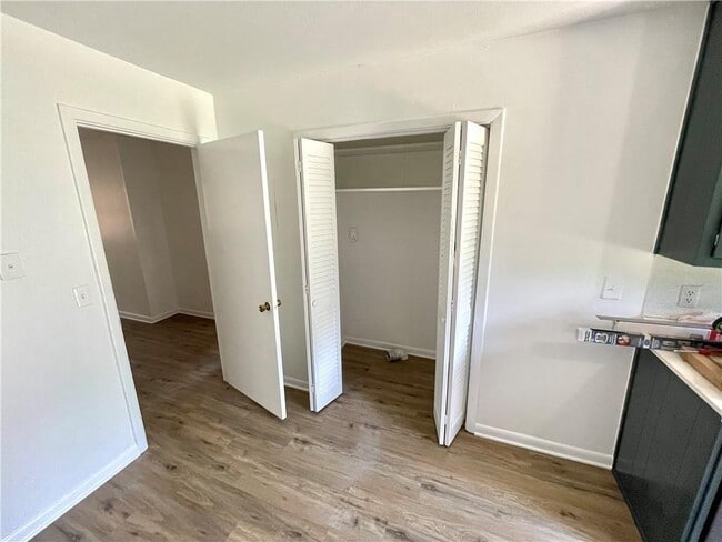 Building Photo - 2914 Skyland Dr NE