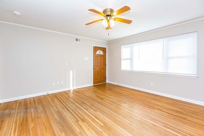 Building Photo - 7204 Marguerite Ln