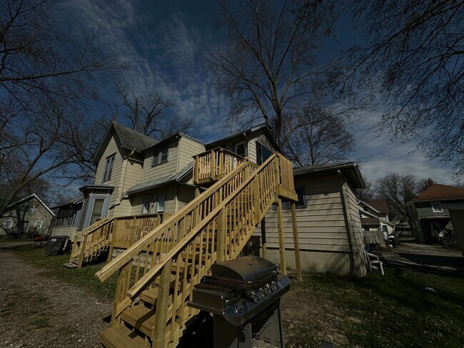 Building Photo - 227 Orange St