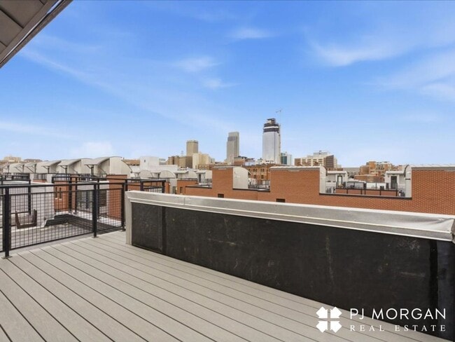 Building Photo - 2 Bedroom, 2 Bathroom Townhouse - Available Immediately