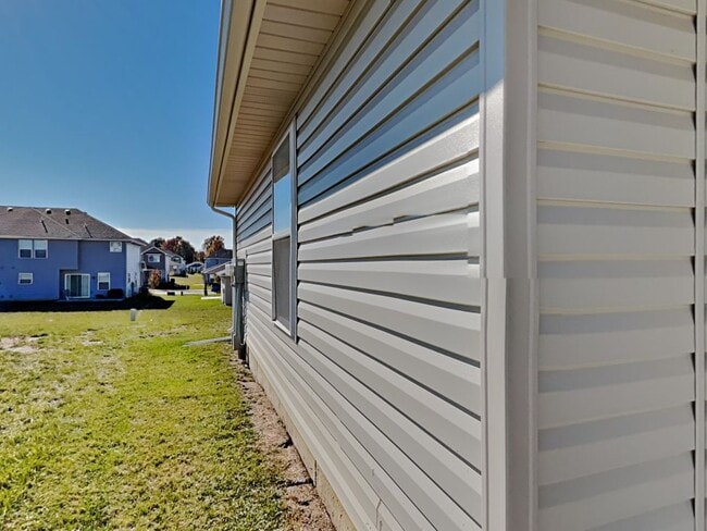 Building Photo - Charming 3BR/2BA Ranch Duplex w/ Garage – Colonial Gardens