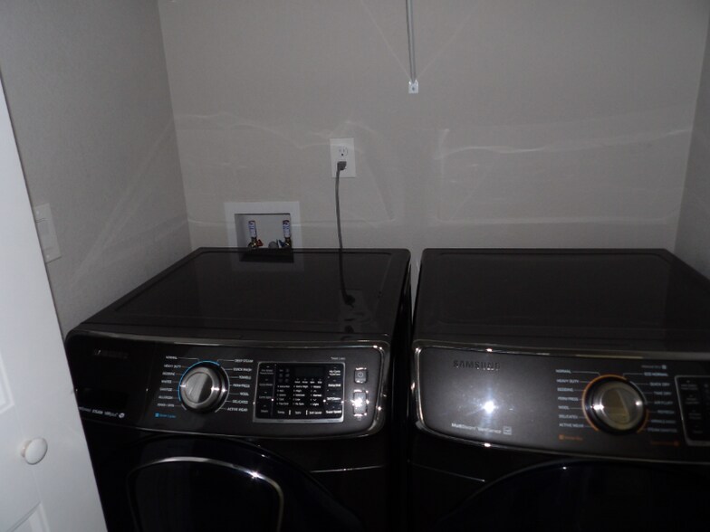 Building Photo - 10032 Castor Dr