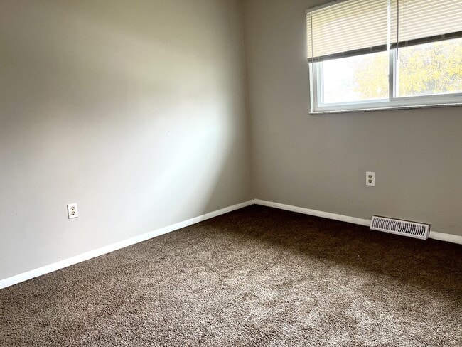 Building Photo - 6390 Firethorn Ave