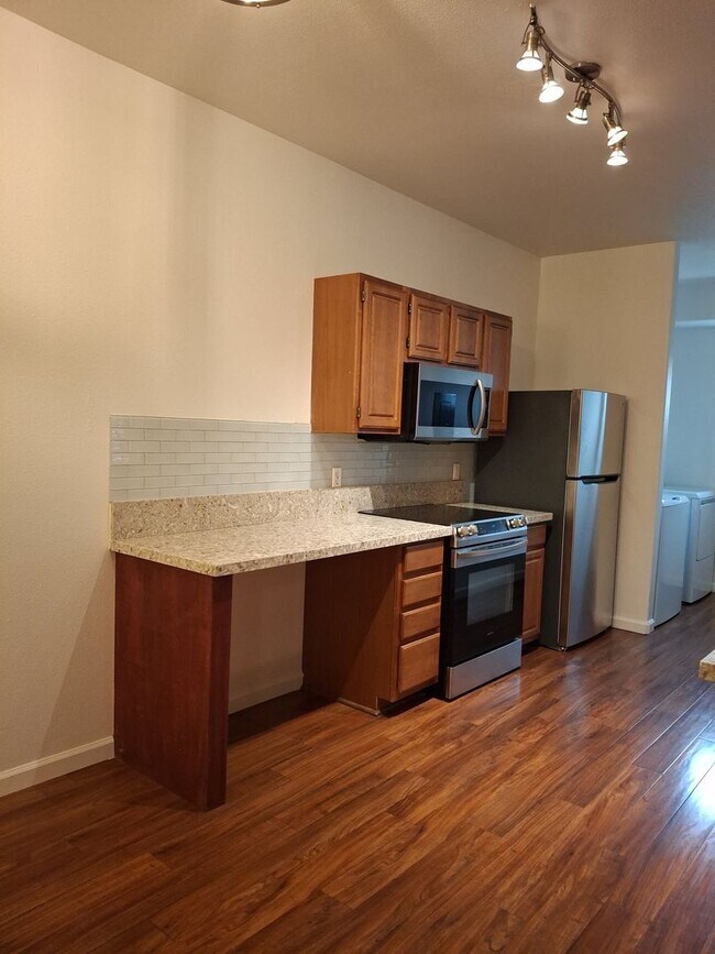 Building Photo - 501 Gibson Dr
