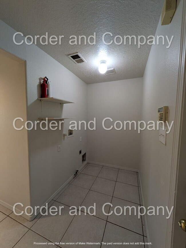 Building Photo - Beautiful & Cozy 3 Bedroom 2.5 Bathroom 1,760 Sq.Ft 2 Story Townhome