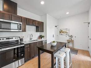 Building Photo - Fremont St Apartments