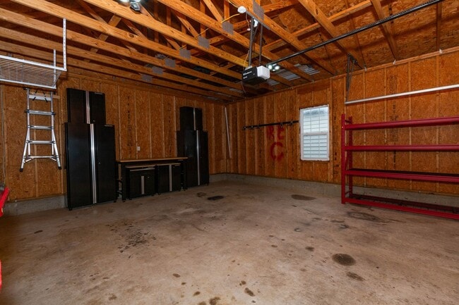 Building Photo - 4 bed, 2.5 bath Single Family Home in Char...