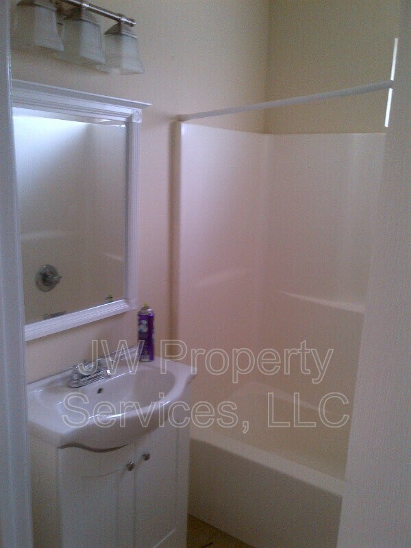 Building Photo - 2400 New Orleans St