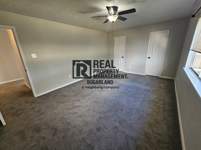 Building Photo - Executive Living in the Heart of Sugar Land