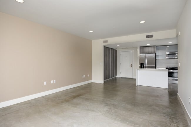 Building Photo - 119 S Los Robles Ave
