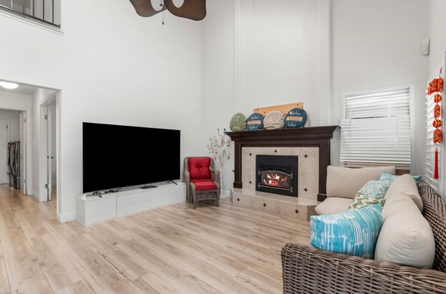 Building Photo - Beautiful 3-Bedroom, 3-Bath Home in Riverl...