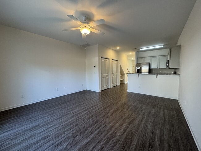 Building Photo - 53 Dresser Ln