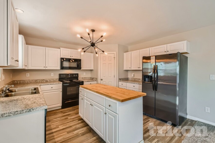 Building Photo - 227 W Watson Ct