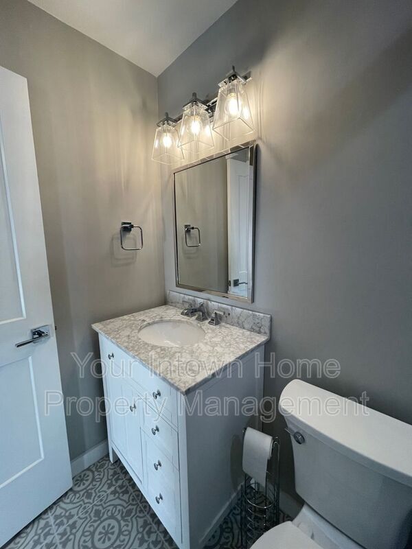 Building Photo - 1525 Sanden Ferry Dr