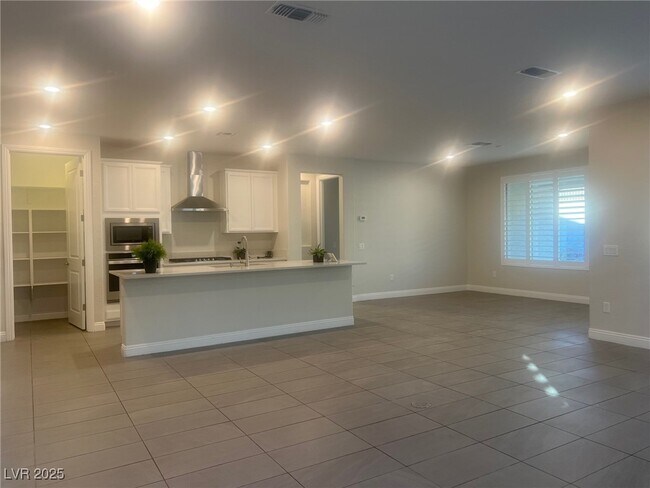 Building Photo - 2110 Millergrove Ave