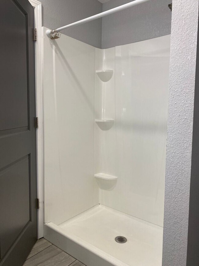 Building Photo - 3 Bedroom 2 Bath Close to the U of M Avail...