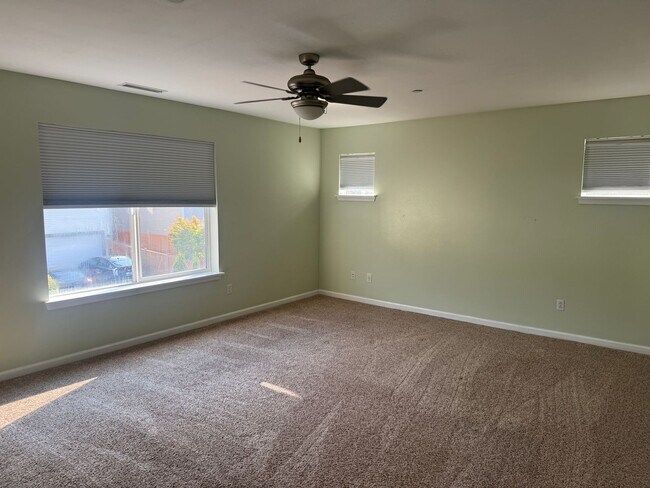 Building Photo - DuPont 4-bedroom, 2.5-bath home with A/C