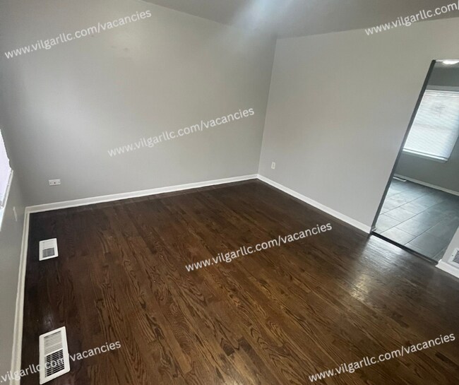 Building Photo - 3 Large Bedrooms • 1 Bathroom home in Gary, IN