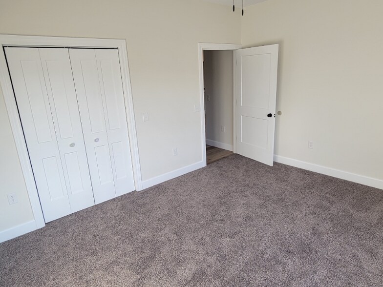 Building Photo - 504 Brian St