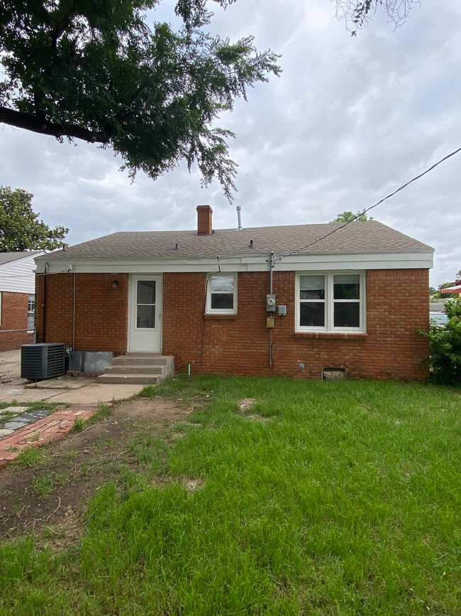 Building Photo - 3812 NW 16th St