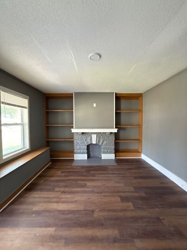 Building Photo - 1547 E McLemore Ave