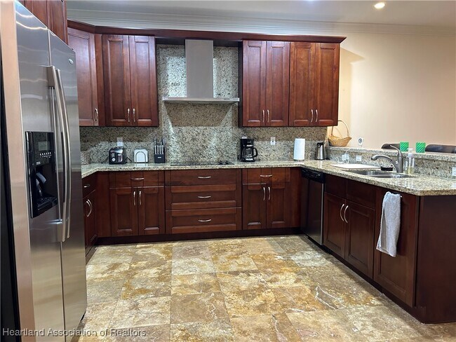 Building Photo - 2351 Lakeview Dr