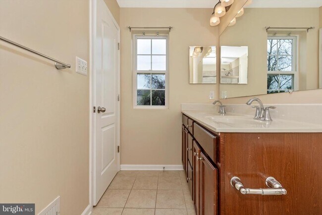 Building Photo - 6226 Newport Pl