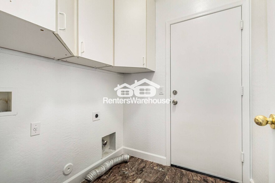 Building Photo - 17088 W Lundberg St