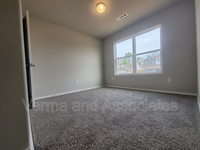 Building Photo - 1741 Hermitage Dr