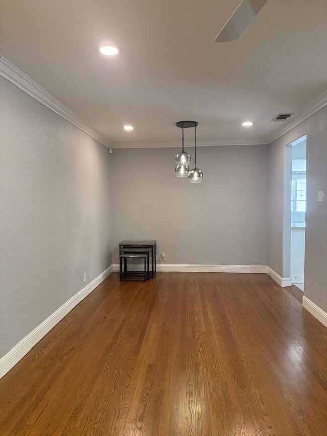 Building Photo - Beautiful home