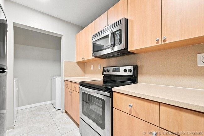 Building Photo - 732 SW 106th Ave
