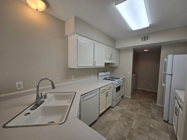 Building Photo - 2804 Crystal Lantern Dr