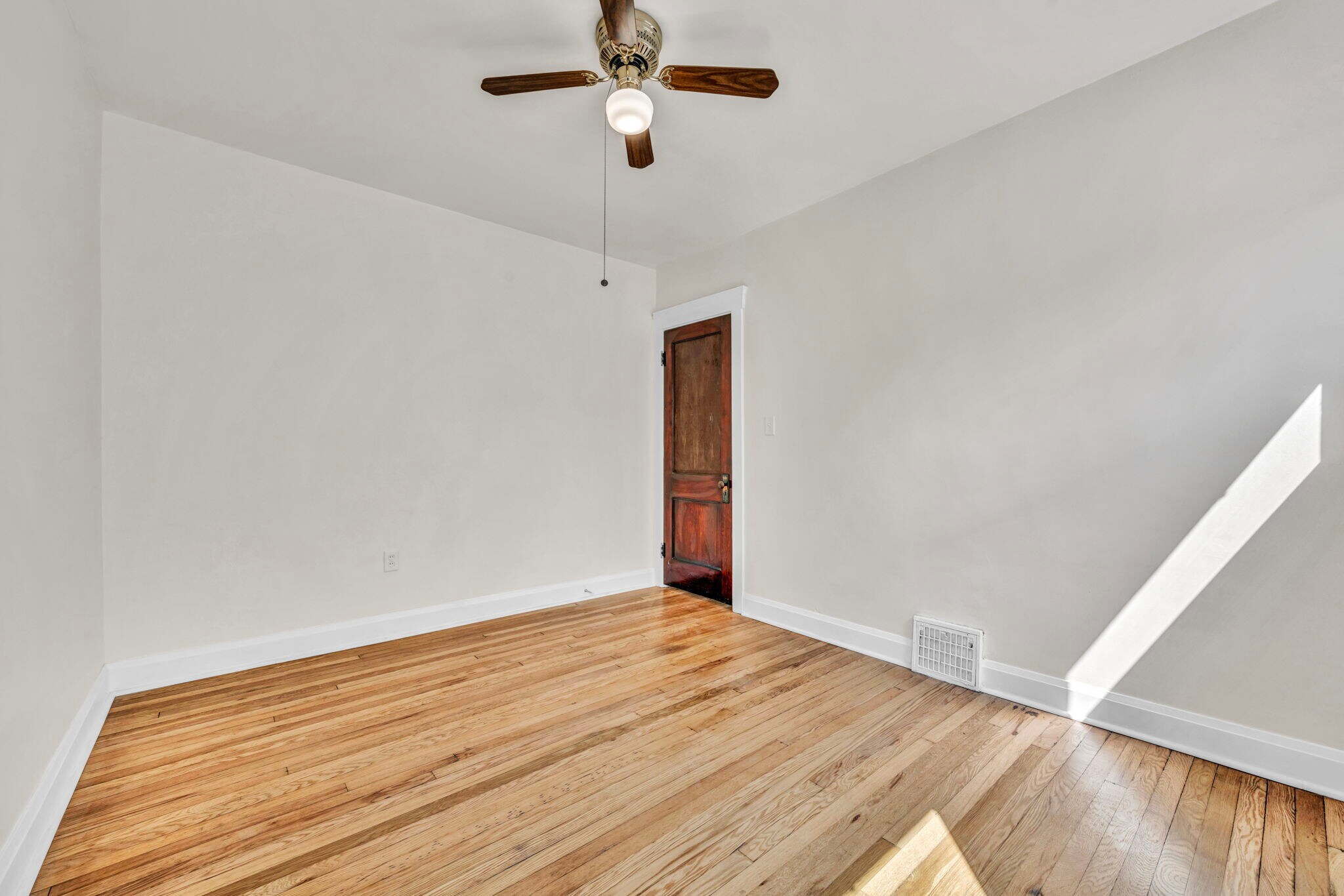 Building Photo - 1331 W 102nd St