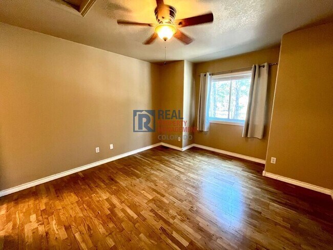 Building Photo - 120 Tall Pine Ln