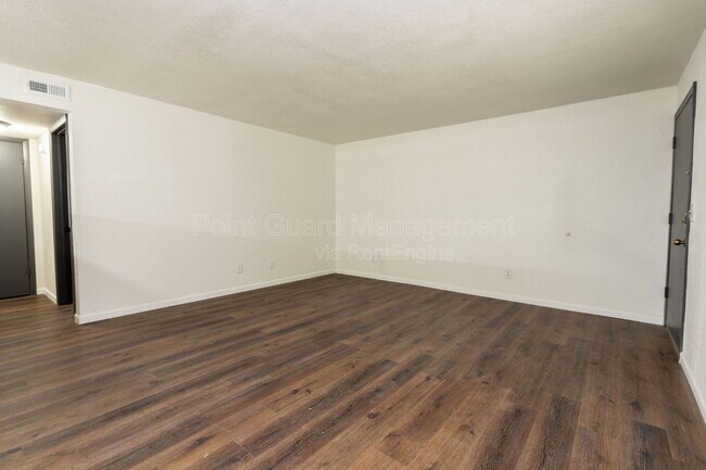 Building Photo - 750 W Dayton Ave