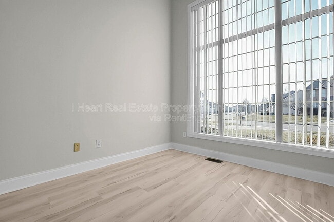 Building Photo - 9580 Mission Dr