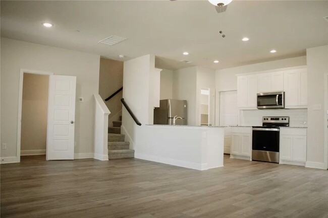 Building Photo - Townhome in Waxahachie, Tx