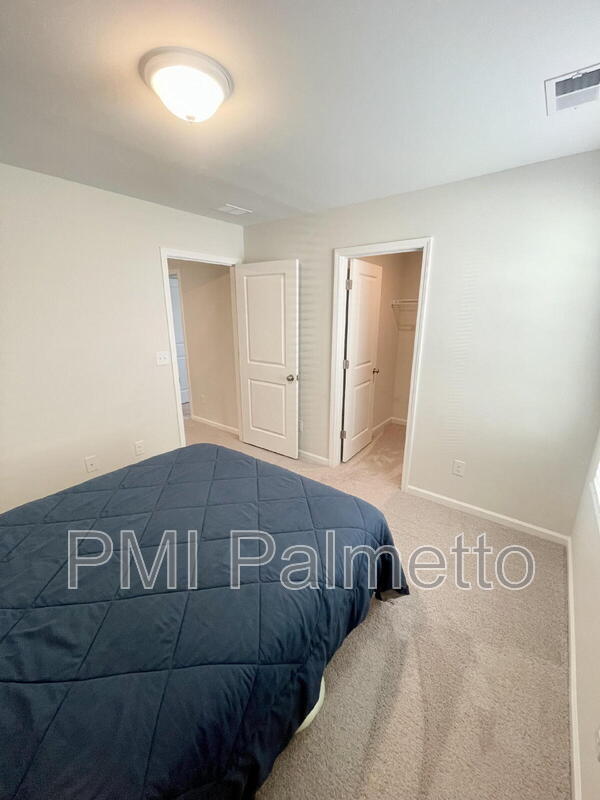 Building Photo - 633 Wooster Dr