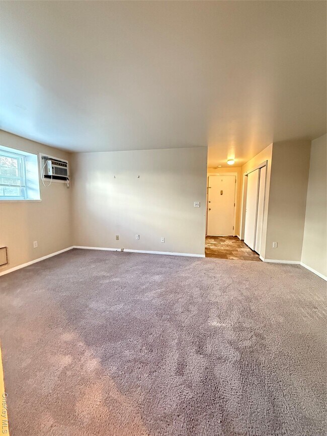 Building Photo - 33 Oak St