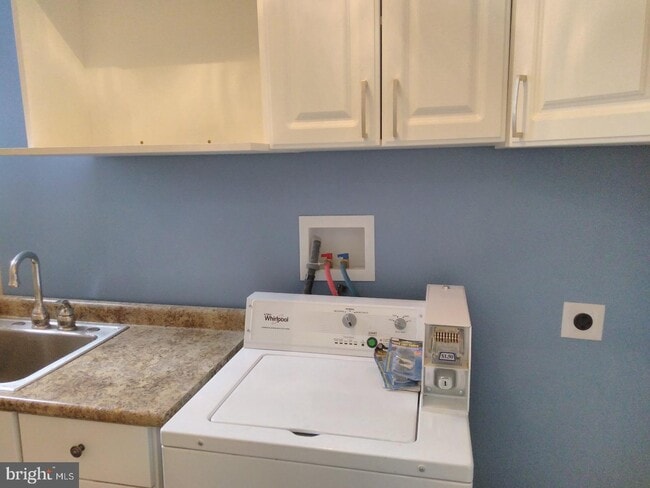 Building Photo - 225 S 49th St