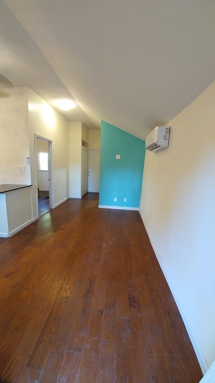 Building Photo - 1359 E 9th St