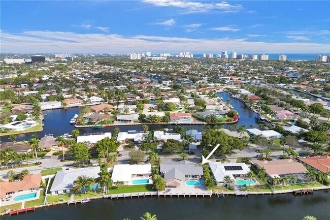 Building Photo - 2830 NE 55th St